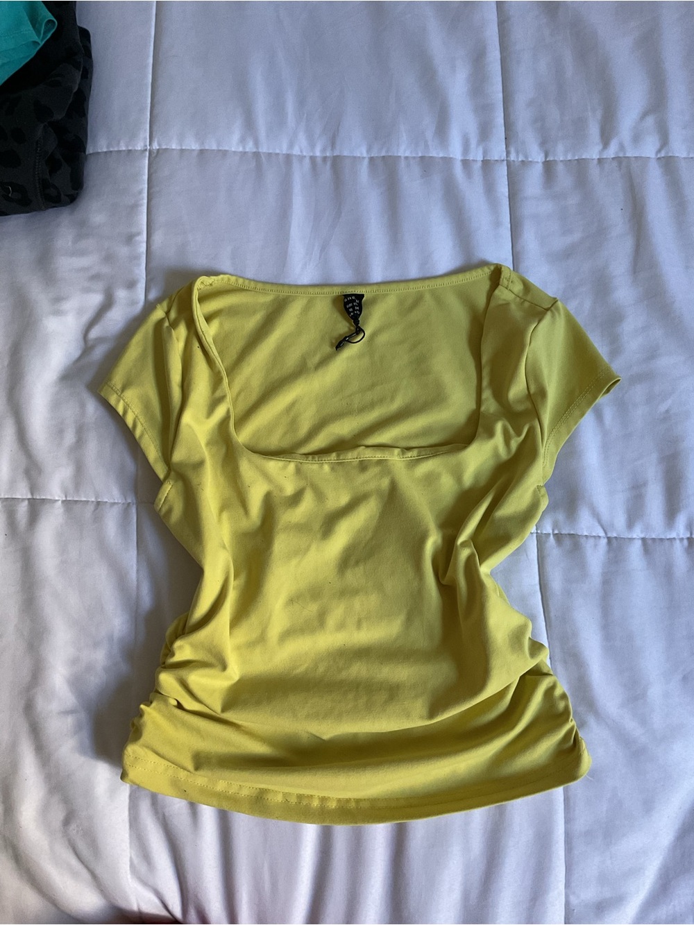 SHEIN Yellow Scoop Neck Short Sleeve Top